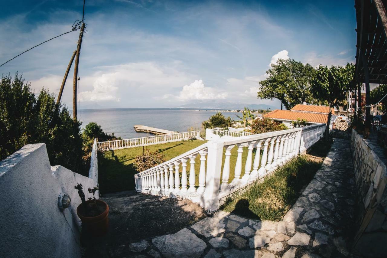 Villa Galanis By The Sea Niforeika Esterno foto